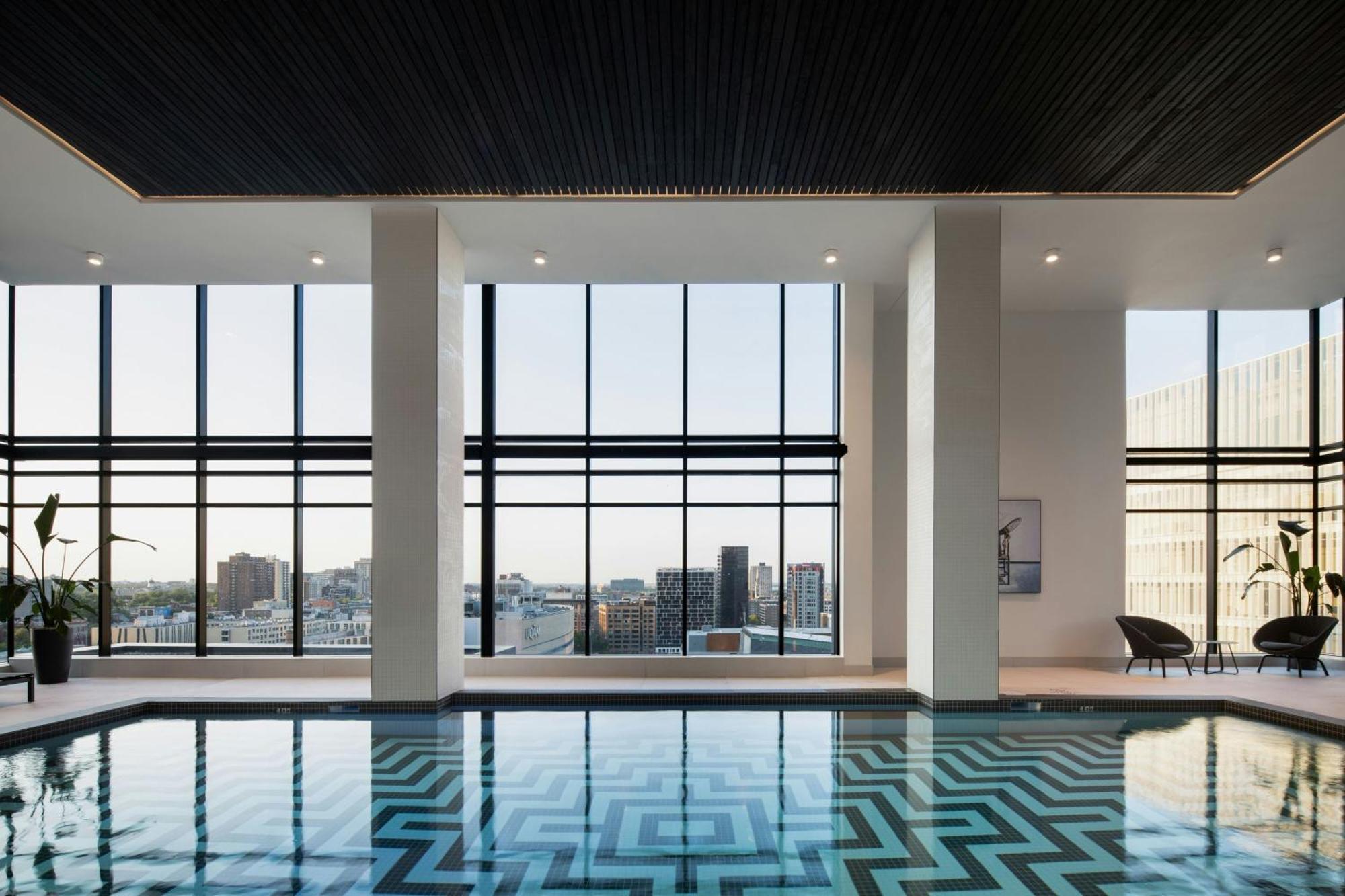 Honeyrose Hotel, Montreal, A Tribute Portfolio Hotel Εξωτερικό φωτογραφία The pool at the 25th floor