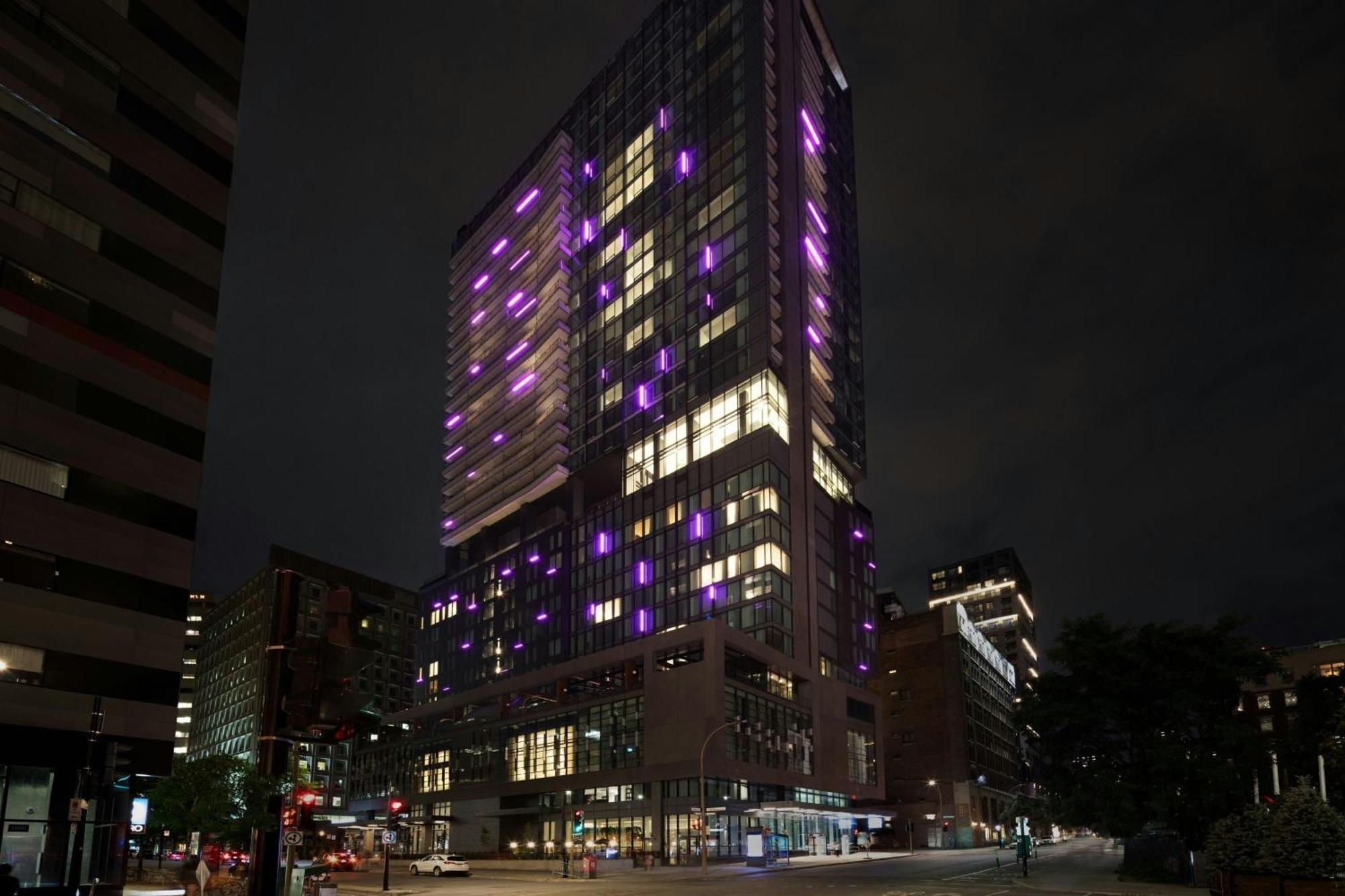 Honeyrose Hotel, Montreal, A Tribute Portfolio Hotel Εξωτερικό φωτογραφία The Standard East Village at night